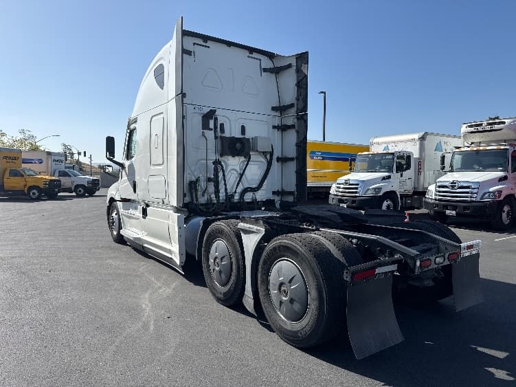 2020 Freightliner Cascadia in Fontana, CA — photo 5