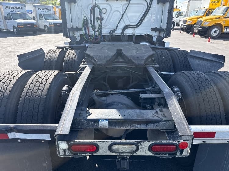 2020 Freightliner Cascadia in Fontana, CA — photo 6
