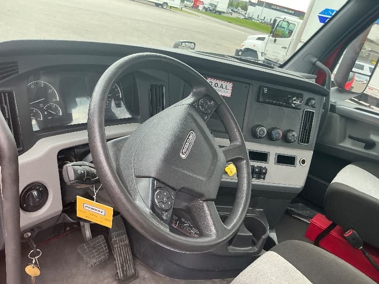2020 Freightliner Cascadia in Piqua, OH — photo 10
