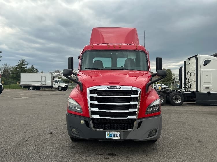 2020 Freightliner Cascadia in Piqua, OH — photo 2
