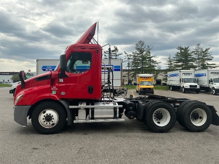 2020 Freightliner Cascadia in Piqua, OH — photo 4