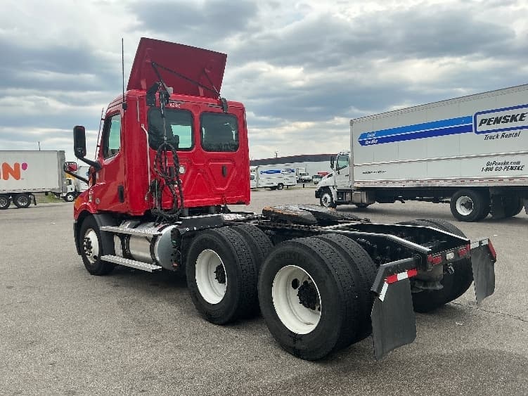 2020 Freightliner Cascadia in Piqua, OH — photo 5