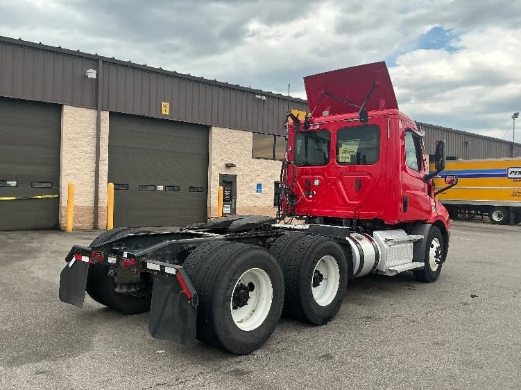 2020 Freightliner Cascadia in Piqua, OH — photo 7