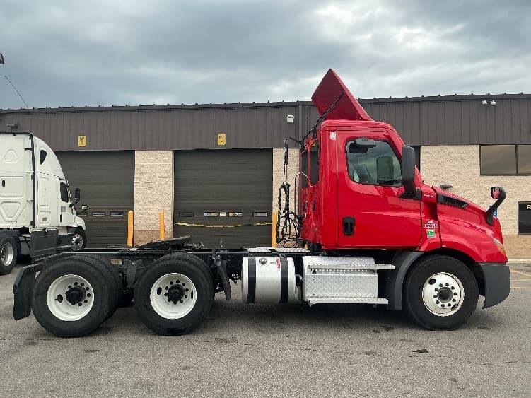 2020 Freightliner Cascadia in Piqua, OH — photo 8