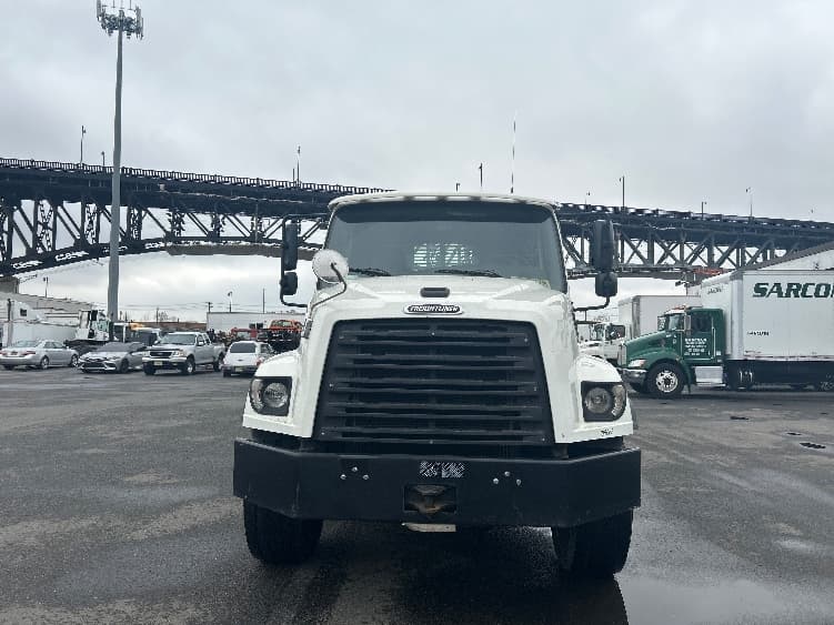 2020 Freightliner 114SD in Kearny, NJ — photo 2