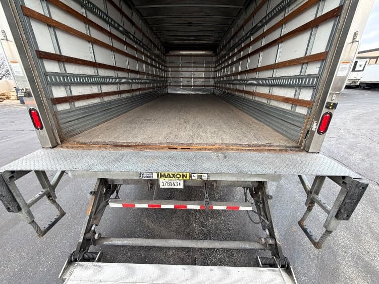2020 Isuzu FTR in Sturtevant, WI — photo 10