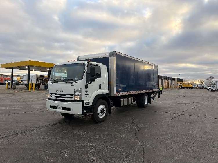 2020 Isuzu FTR in Sturtevant, WI — photo 3
