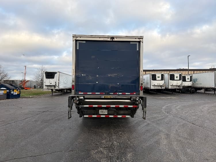 2020 Isuzu FTR in Sturtevant, WI — photo 7
