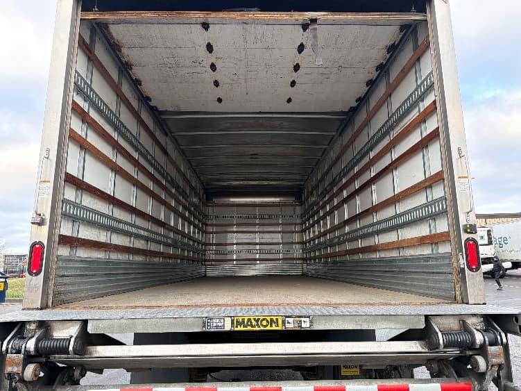 2020 Isuzu FTR in Sturtevant, WI — photo 8