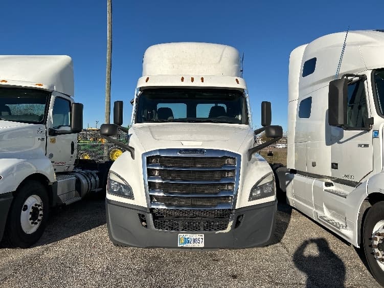 2021 Freightliner Cascadia in Montgomery, AL — photo 2