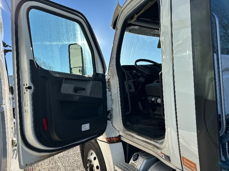 2021 Freightliner Cascadia in Montgomery, AL — photo 9