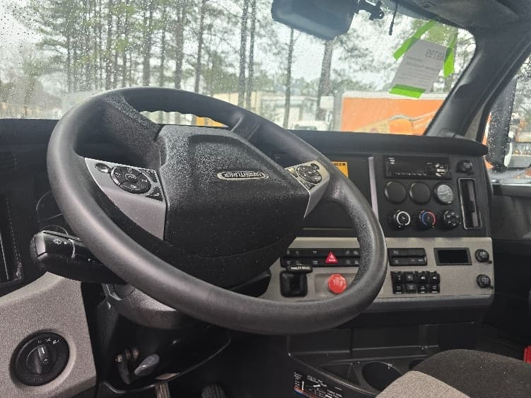 2021 Freightliner Cascadia in Atlanta (Forest Park), GA — photo 10