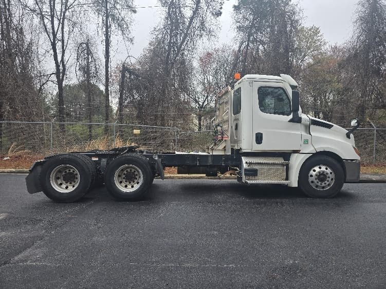 2021 Freightliner Cascadia in Atlanta (Forest Park), GA — photo 8