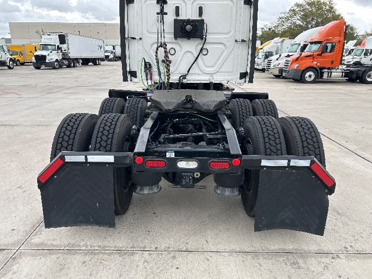 2021 Freightliner Cascadia in Houston, TX — photo 6