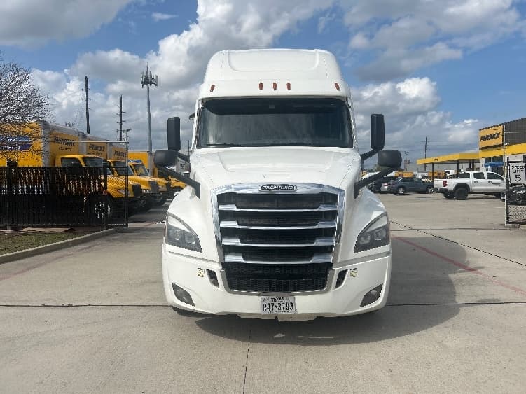 2021 Freightliner Cascadia in Houston, TX — photo 2