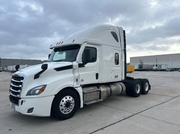 2021 Freightliner Cascadia in Houston, TX — photo 3