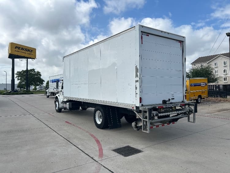 2021 Freightliner M2 106 in Houston, TX — photo 6