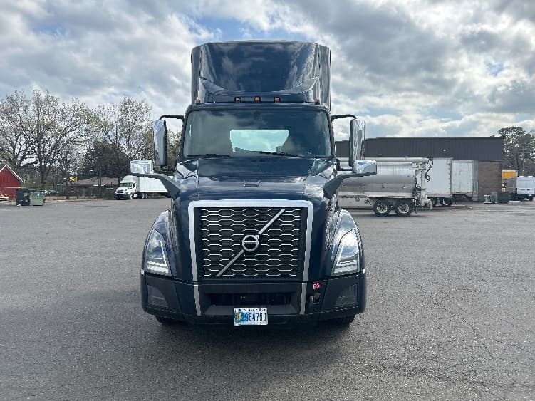 2021 Volvo VNL 300 in Hot Springs, AR — photo 2