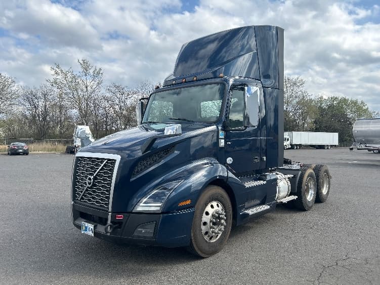 2021 Volvo VNL 300 in Hot Springs, AR — photo 3