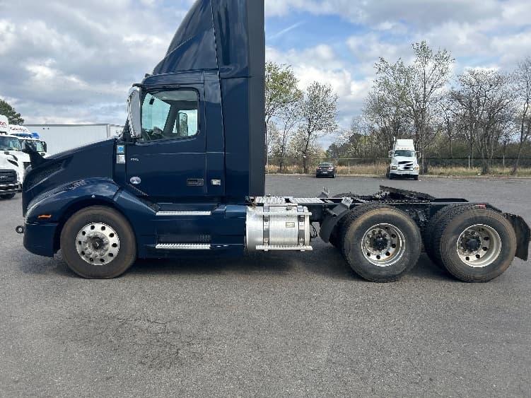 2021 Volvo VNL 300 in Hot Springs, AR — photo 4