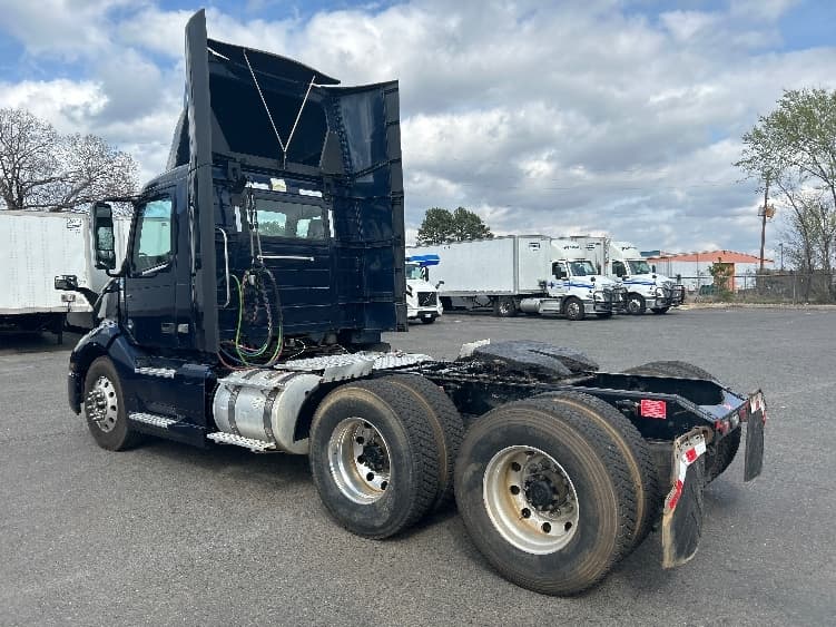 2021 Volvo VNL 300 in Hot Springs, AR — photo 5