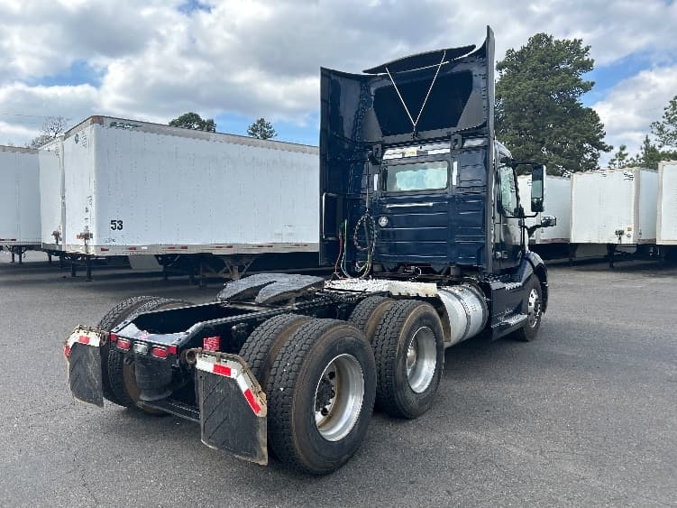 2021 Volvo VNL 300 in Hot Springs, AR — photo 7