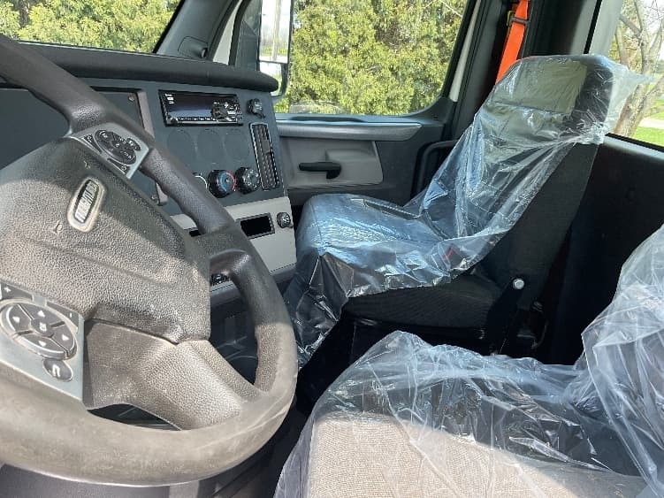 2021 Freightliner Cascadia in La Porte, IN — photo 10