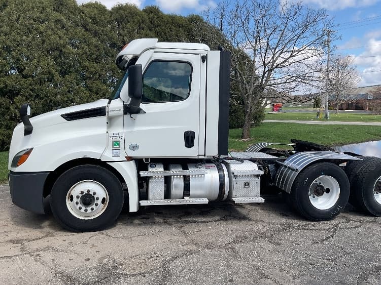 2021 Freightliner Cascadia in La Porte, IN — photo 4