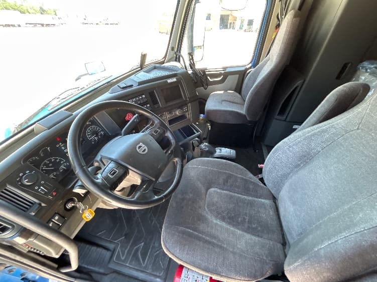 2021 Volvo VNL 760 in Tampa, FL — photo 10