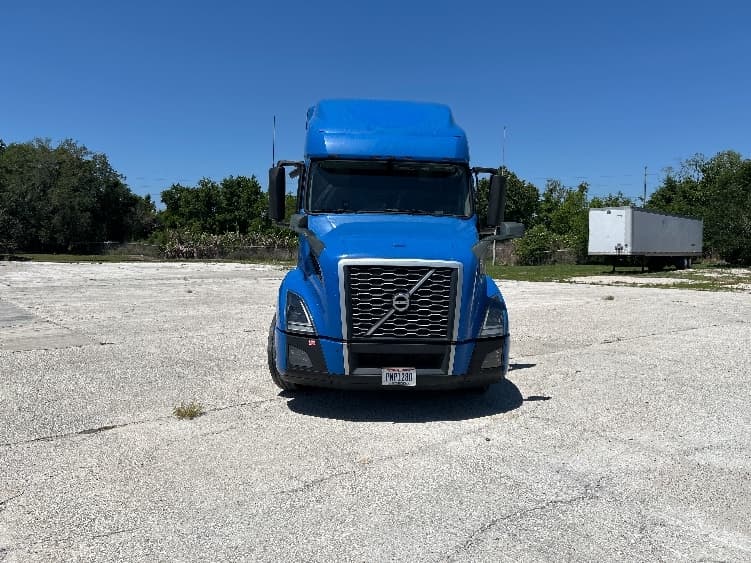 2021 Volvo VNL 760 in Tampa, FL — photo 2