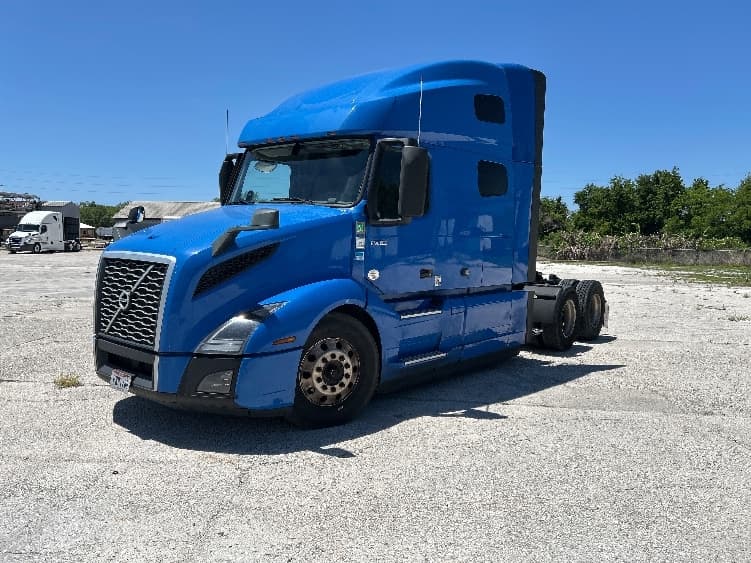 2021 Volvo VNL 760 in Tampa, FL — photo 3
