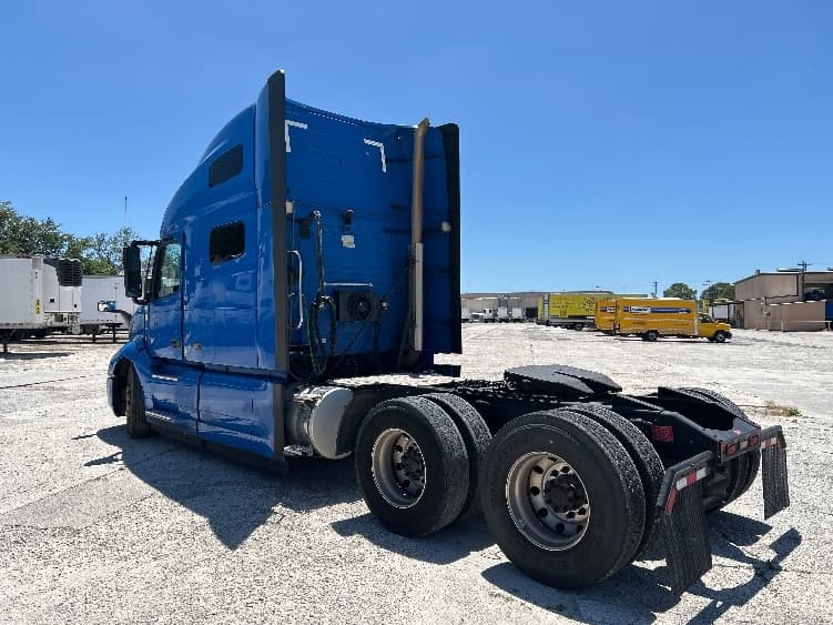 2021 Volvo VNL 760 in Tampa, FL — photo 5