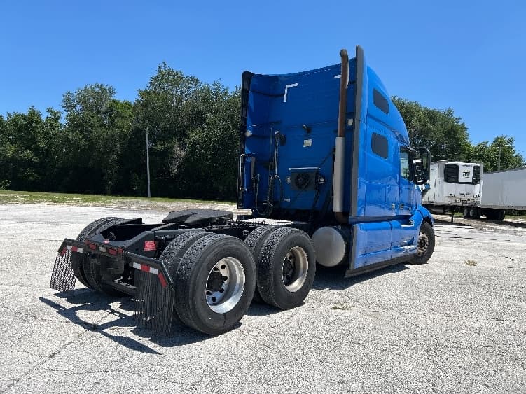 2021 Volvo VNL 760 in Tampa, FL — photo 7
