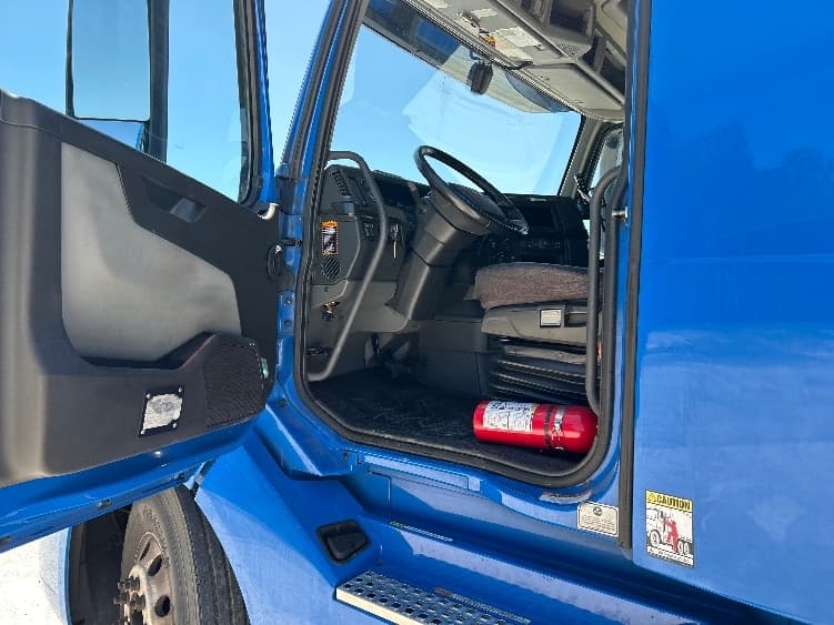 2021 Volvo VNL 760 in Tampa, FL — photo 9
