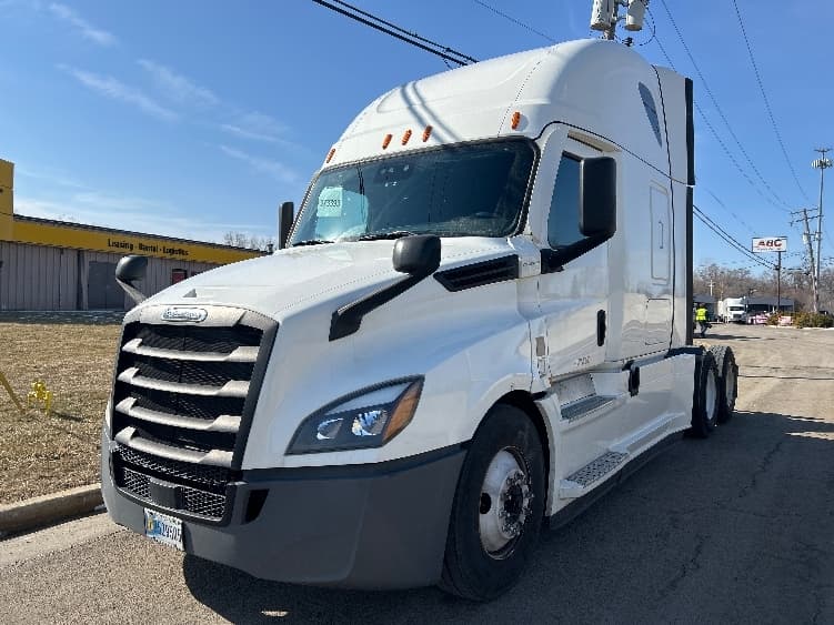 2020 Freightliner Cascadia in Chicago (Melrose Park), IL — photo 3