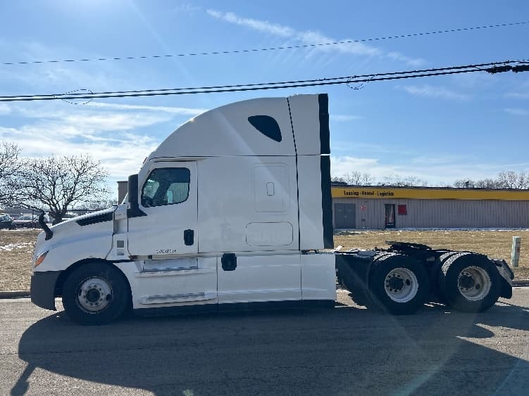 2020 Freightliner Cascadia in Chicago (Melrose Park), IL — photo 4