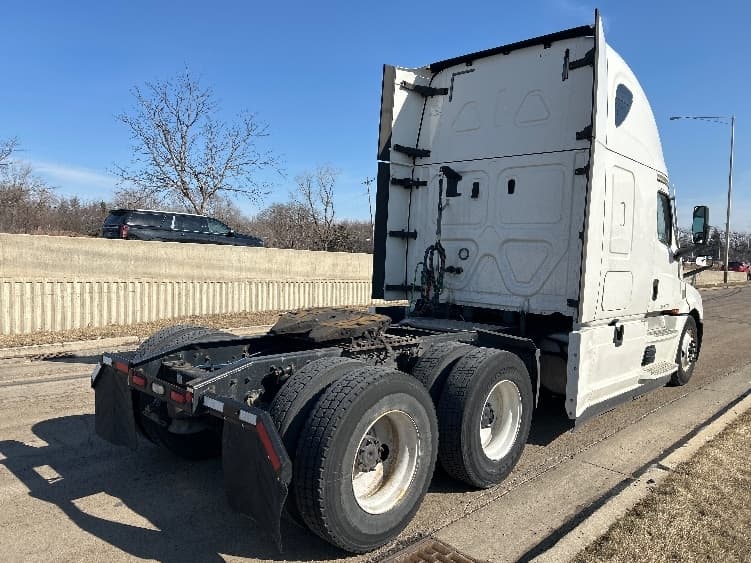 2020 Freightliner Cascadia in Chicago (Melrose Park), IL — photo 7
