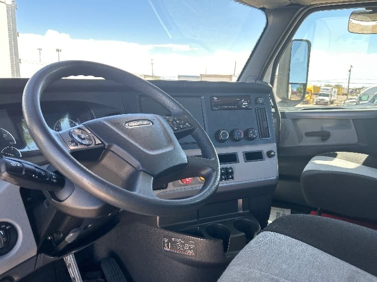 2021 Freightliner Cascadia in Amarillo, TX — photo 10