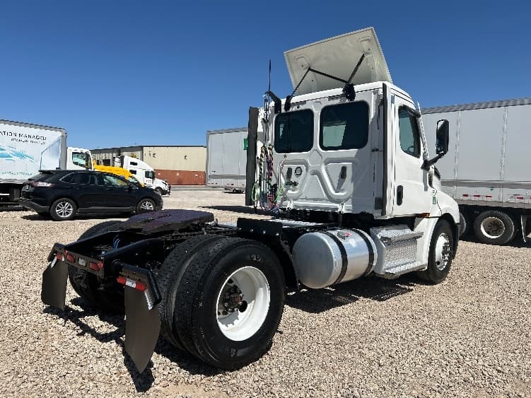 2021 Freightliner Cascadia in Amarillo, TX — photo 7