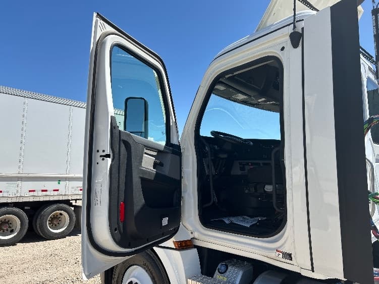 2021 Freightliner Cascadia in Amarillo, TX — photo 9