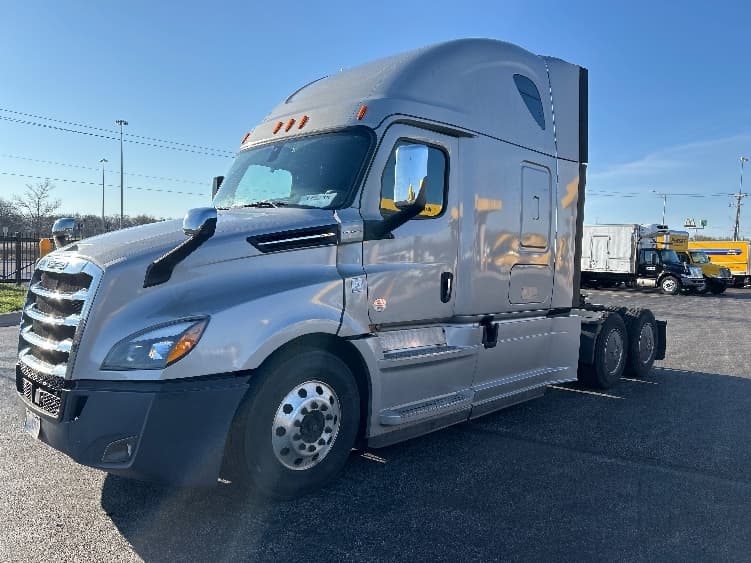 2020 Freightliner Cascadia in La Porte, IN — photo 3