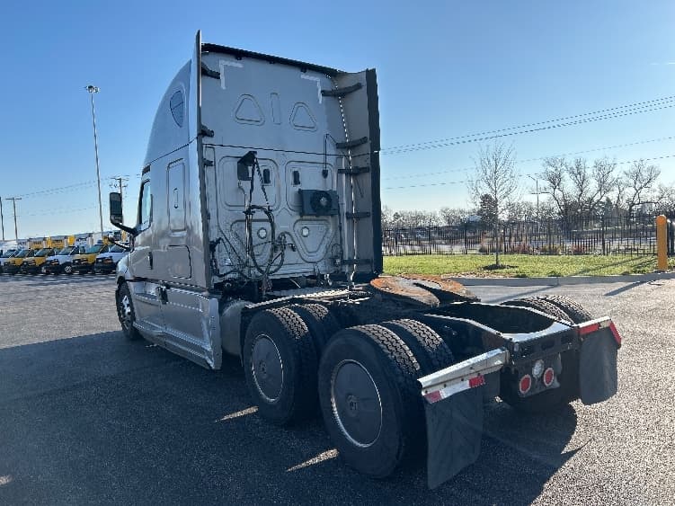 2020 Freightliner Cascadia in La Porte, IN — photo 5