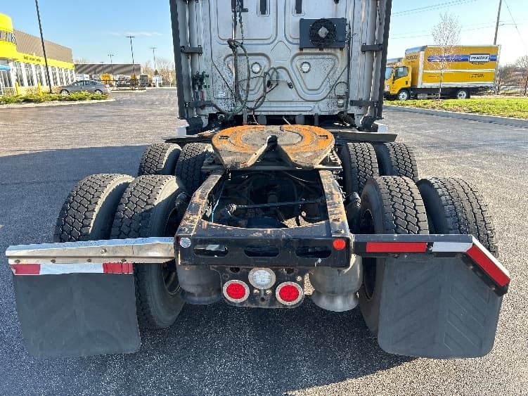 2020 Freightliner Cascadia in La Porte, IN — photo 6