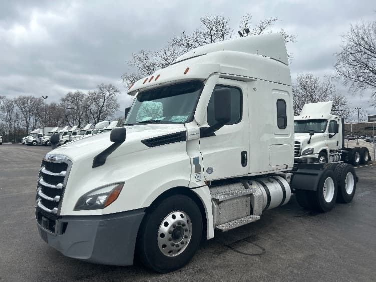 2021 Freightliner Cascadia in La Porte, IN — photo 3