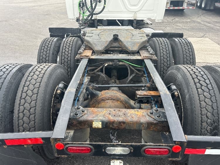 2021 Freightliner Cascadia in La Porte, IN — photo 6