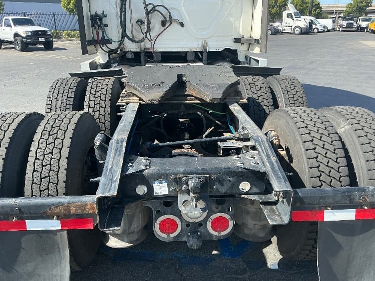 2021 Freightliner Cascadia in Torrance, CA — photo 6