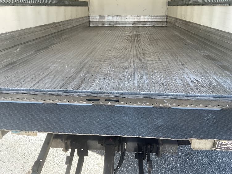 2021 Isuzu NRR in Fort Myers, FL — photo 10