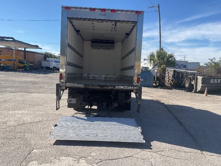2021 Isuzu NRR in Fort Myers, FL — photo 9