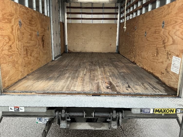 2021 Isuzu NRR in Cincinnati, OH — photo 9