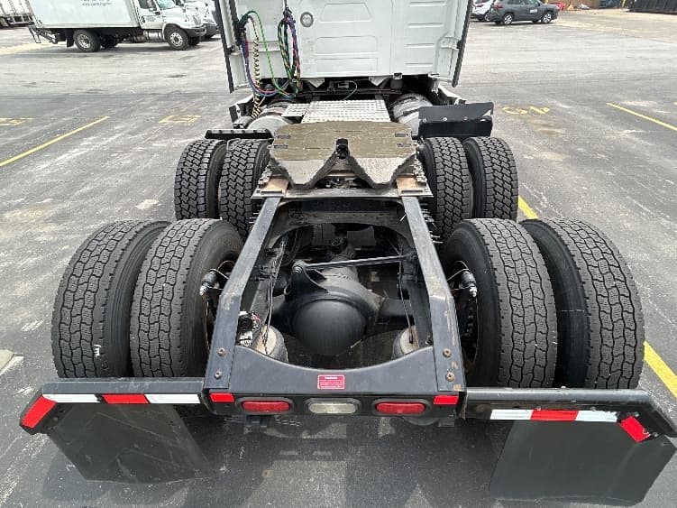 2021 Volvo VNL 760 in Chicago (Melrose Park), IL — photo 6